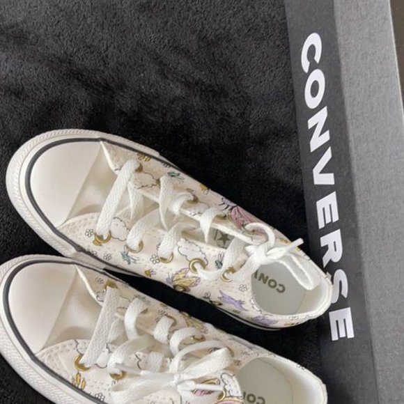 Brand New Girls Converse Size 12 - Picture 1 of 3